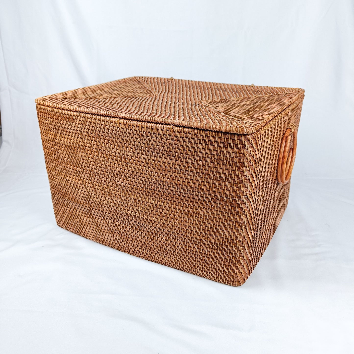 Large Brown Hand Woven Rattan Storage Basket With Lid and Side Round Handles