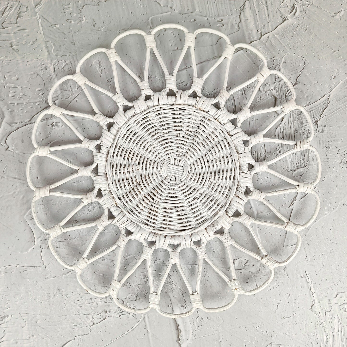 White Flower Shaped Rattan Placemat, Boho Hanging Wall Decoration, Rattan Charger Plates Set, Wedding Centerpiece